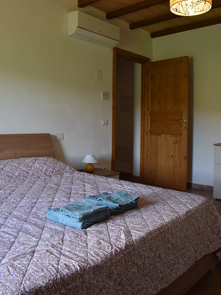 camera matrimoniale rosa